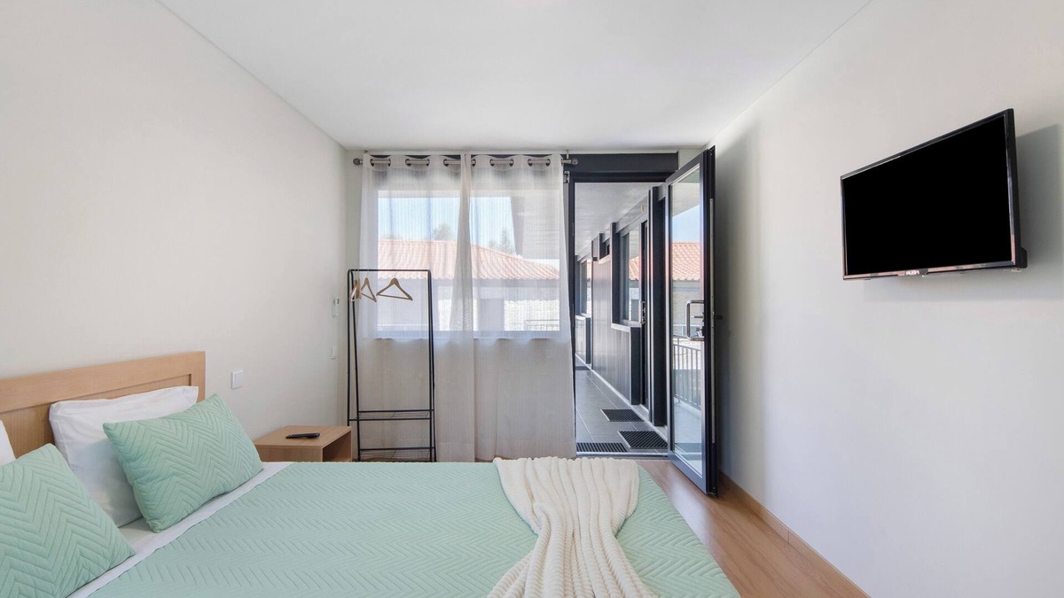Rossas Apartment | Room 'Quarto 7' with Mountain View, Wi-Fi and Air Conditioning