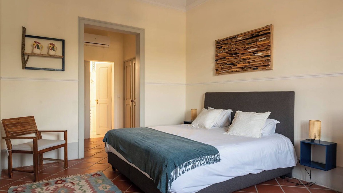 Cabeco de Vide Apartment | Room 'Quarto Duplo Com Casa De Banho Privativa 6' with Shared Pool, Wi-Fi and Air Conditioning