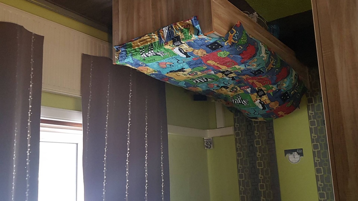 Wavre House | Room reads a person close to BRUSSELS/NAMUR/WALIBI family home