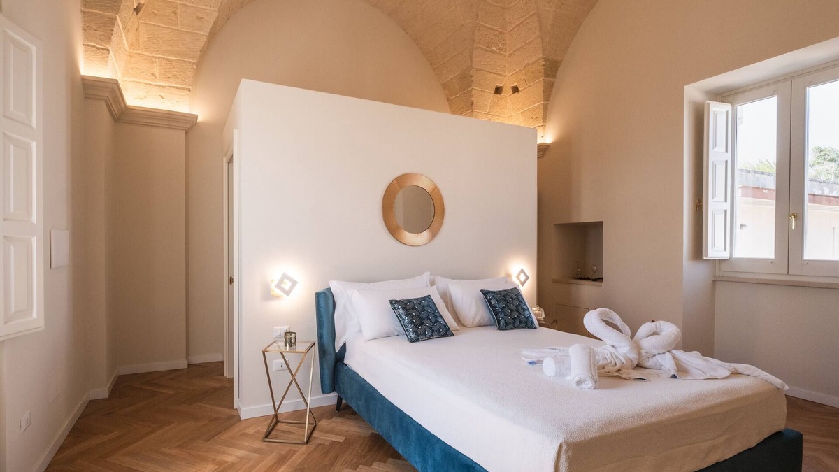 Sternatia Apartment | Room 'Relais Luxury Xenia - Ulivo' with Shared Pool, Wi-Fi and Air Conditioning