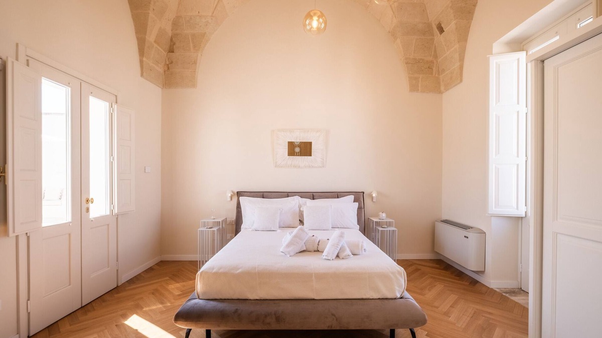 Sternatia Apartment | Room 'Relais Luxury Xenia - Suite' with Shared Pool, Wi-Fi and Air Conditioning