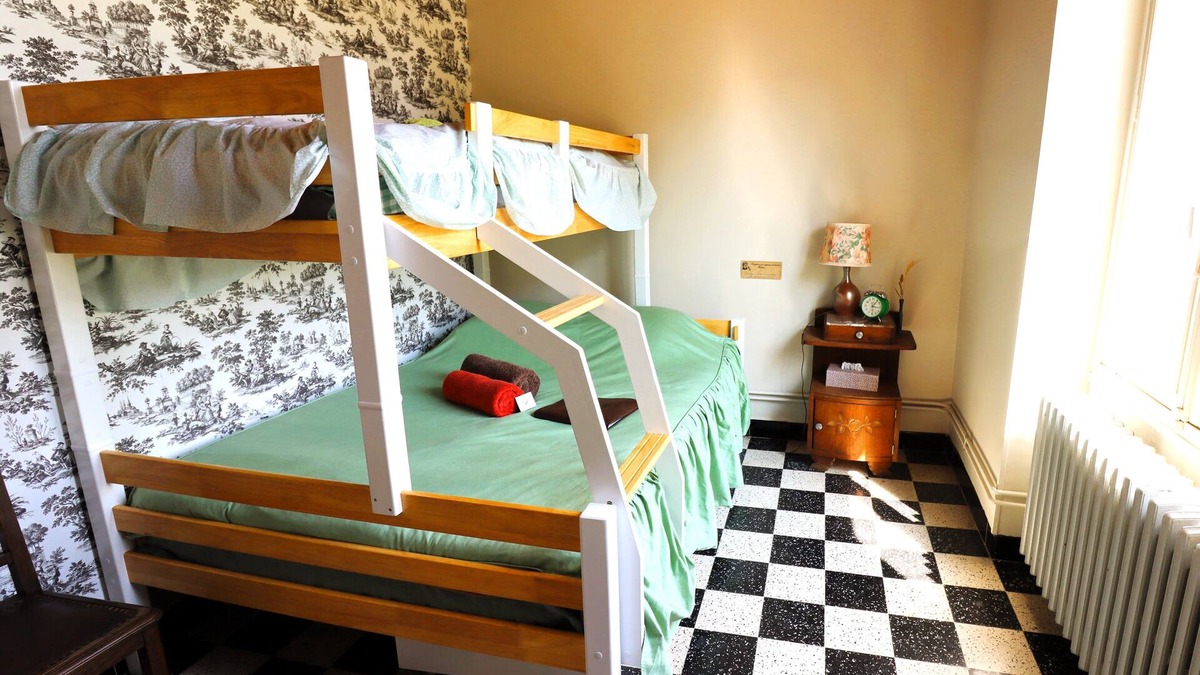 Treigny House | Room rental Bienvenue chez Mémé Chambre de Dédé