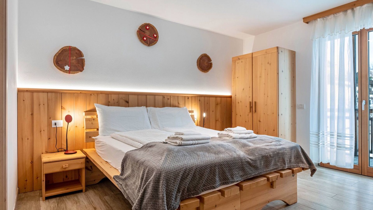 Bosentino Apartment | Room 'Ribes' with Mountain View, Shared Terrace and Wi-Fi