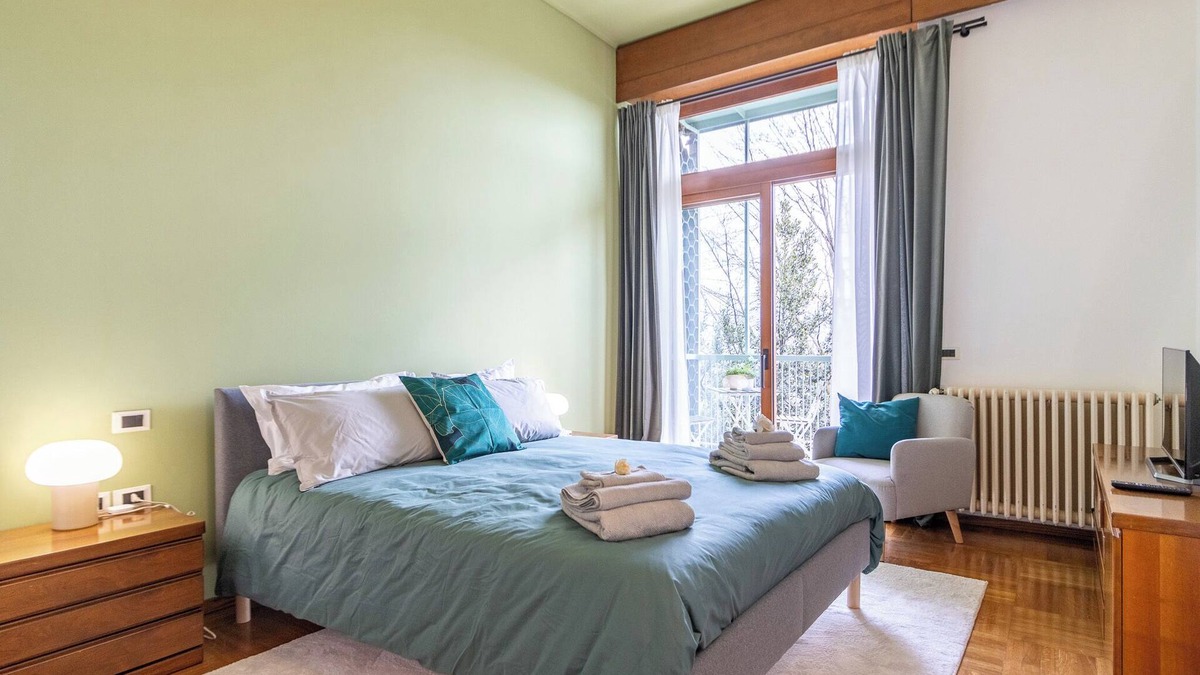 Montevecchia Apartment | Room 'Rosmarino' with Mountain View, Wi-Fi and Air Conditioning