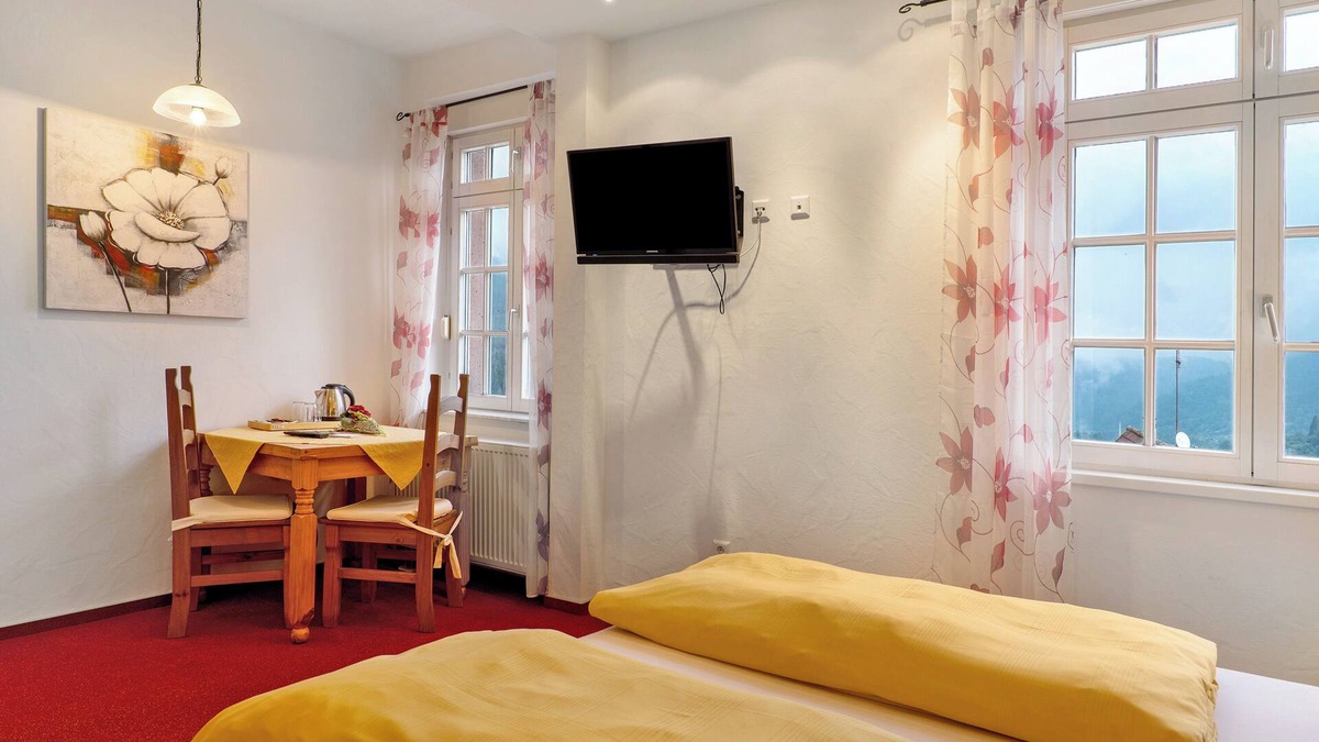 Forbach Apartment | Room 'Schwarzwald 2' with Shared Terrace, Shared Garden and Wi-Fi