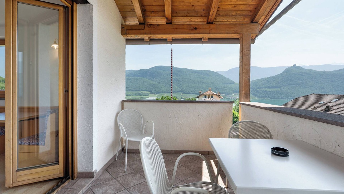 Sankt Josef Am See Apartment | Room 'Seaberhof 6' with Lake View, Shared Pool and Wi-Fi