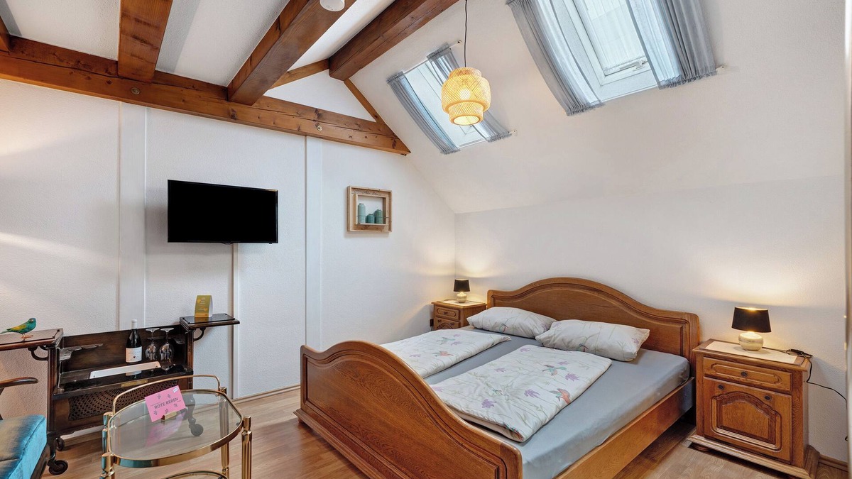 Kiechlinsbergen Apartment | Room 'Spätburgunder' with Shared Courtyard, Wi-Fi/incl. Breakfast