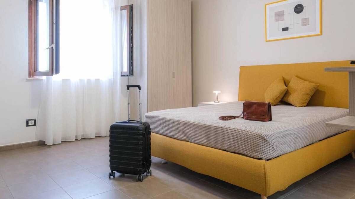 Mazzarino Apartment | Room 'Stanza Del Grano' with Shared Terrace, Wi-Fi and Air Conditioning