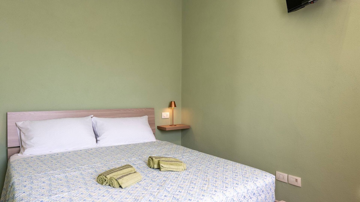 Foiano della Chiana Apartment | Room 'Stanza Verde' with Balcony, Wi-Fi and Air Conditioning