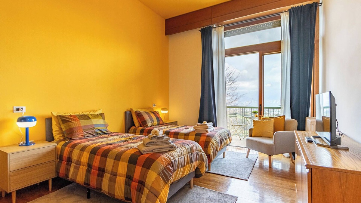 Montevecchia Apartment | Room 'Stanza Miele' with Mountain View, Shared Terrace and Wi-Fi