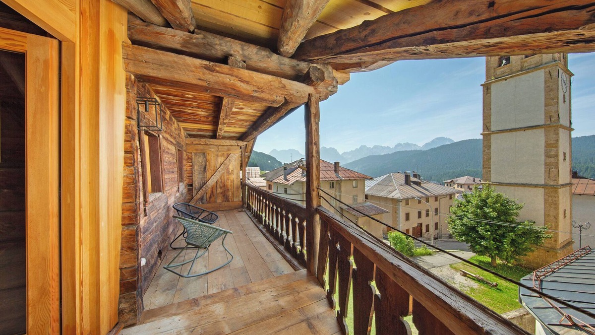 Dosoledo Apartment | Room 'Sufitä' with Mountain View, Shared Terrace and Wi-Fi