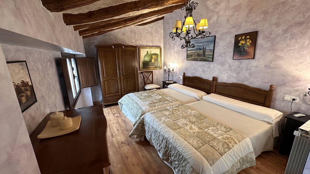 Lerin Apartment | Room 'Suite Las Golondrinas' with Mountain View, Wi-Fi and Air Conditioning