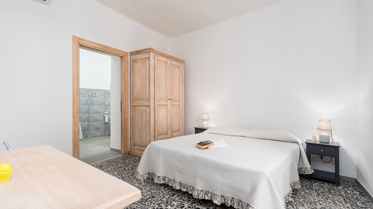 Loculi Apartment | Room 'T-D' with Mountain View, Shared Pool and Terrace