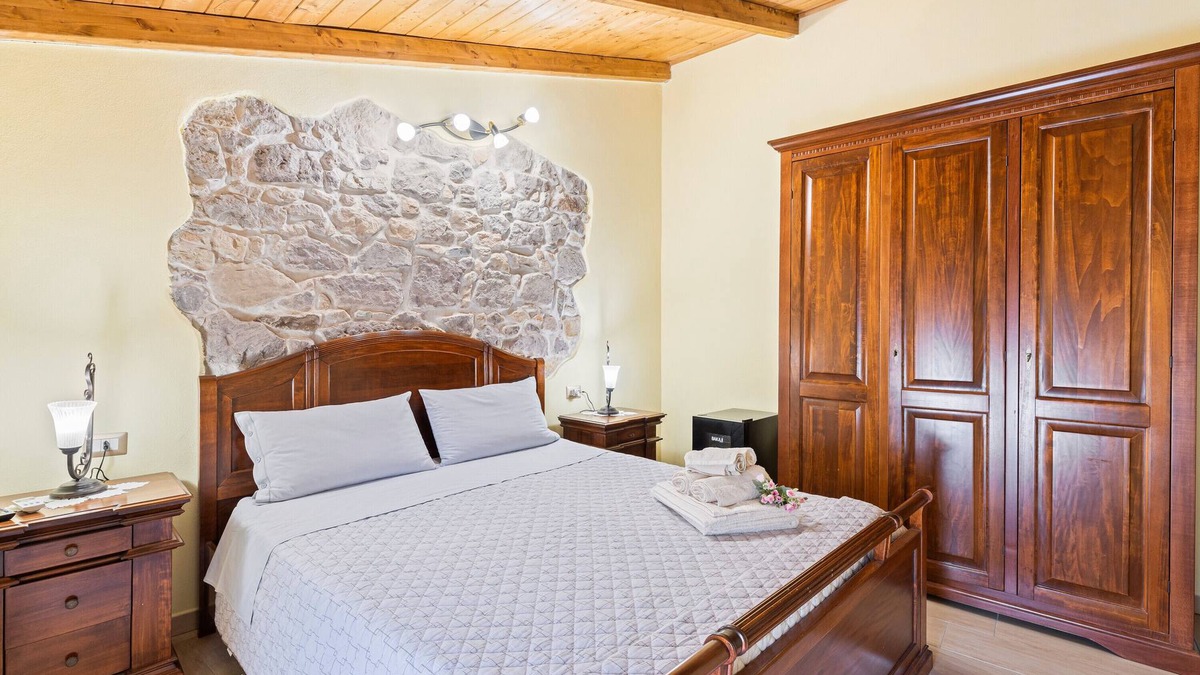 Scano di Montiferro Apartment | Room 'Talia' with Sea View, Wi-Fi and Air Conditioning