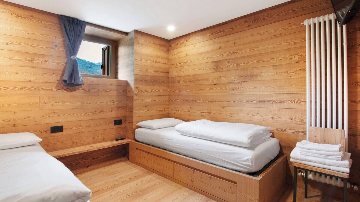 Montespluga Apartment | Room 'Tambò' with Lake View, Shared Garden and Wi-Fi