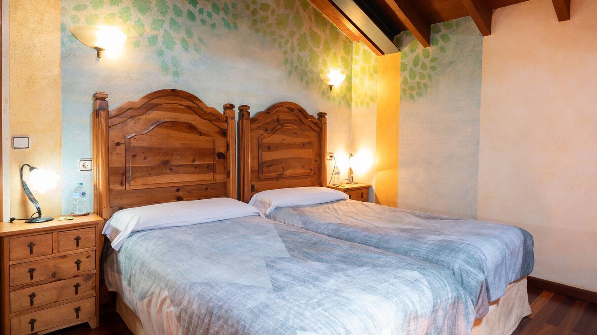 Santianes de Ola Apartment | Room 'Texu' with Mountain View, Shared Garden and Wi-Fi