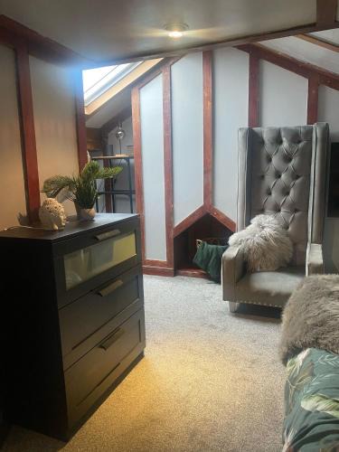 Manchester House | Room to rent for Oasis
