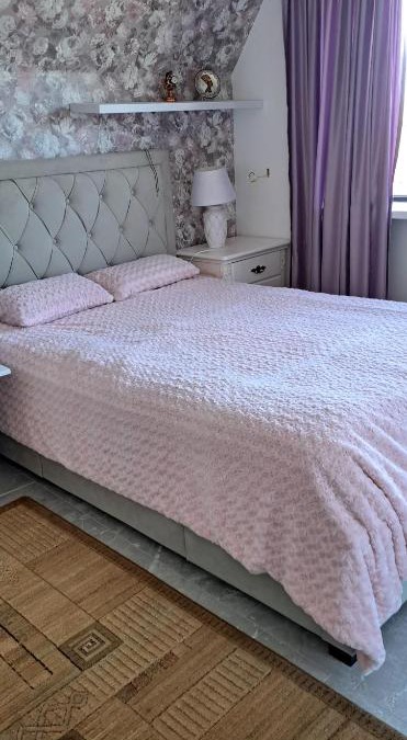 Randvere House | room to the east