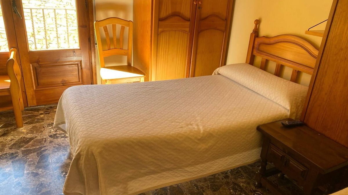 Villarluengo Apartment | Room 'Twin Con Balcón' with Balcony and Wi-Fi