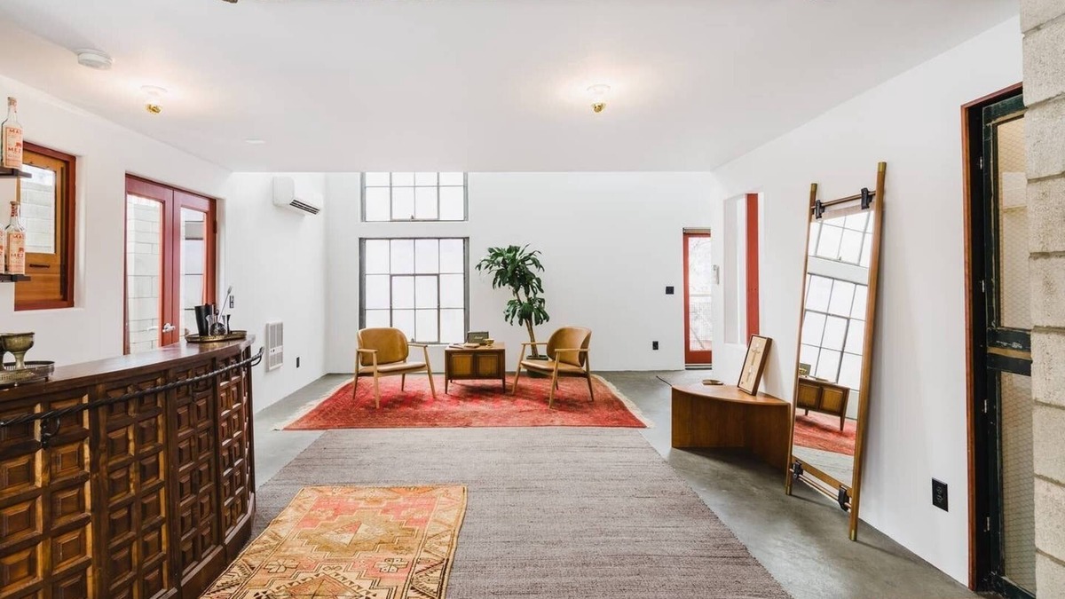 Little Italy Apartment | Room U at The Dutra Inn - Little Italy