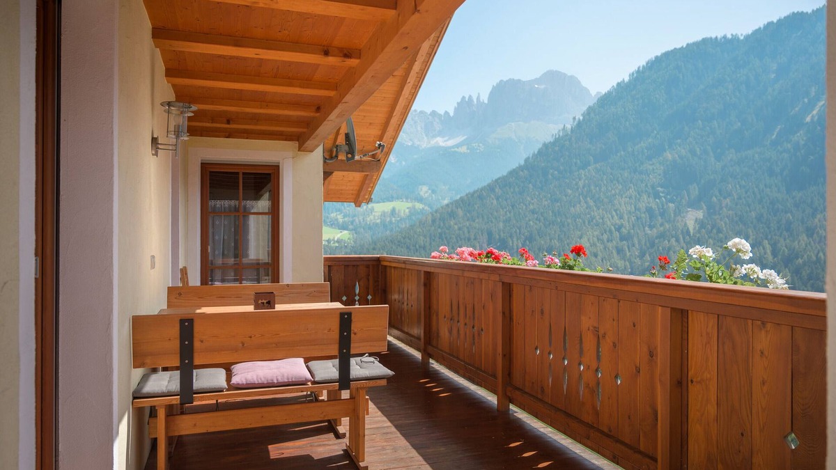 San Cipriano Bed & Breakfast | Room 'Veraltenhof Schlern' with Mountain View, Shared Terrace and Shared Garden