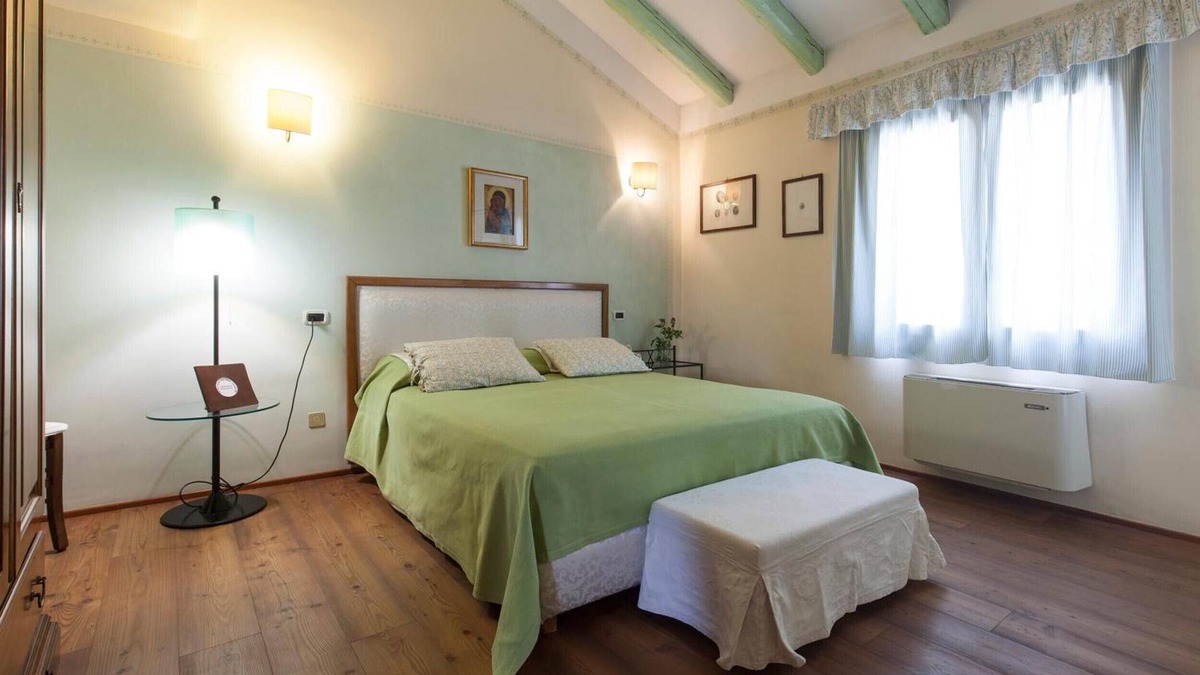Mirano Apartment | Room 'Verde' with Shared Garden, Wi-Fi and Air Conditioning
