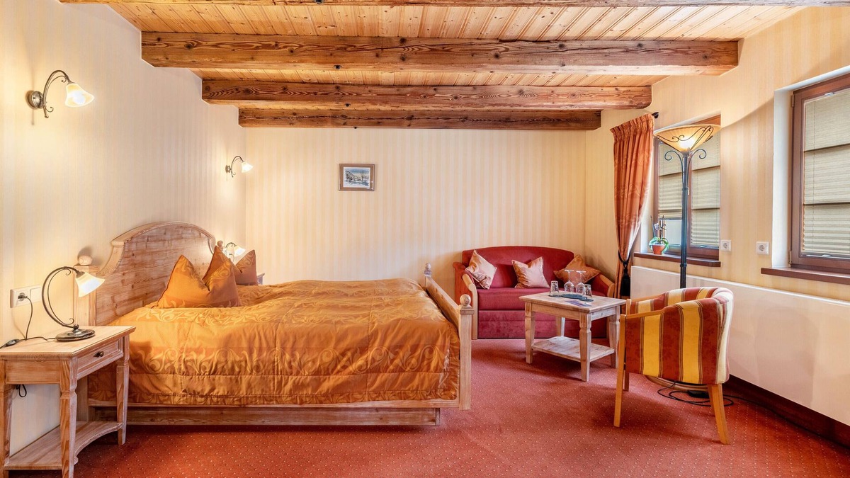 Soernewitz Apartment | Room 'Vinotel 12' with Shared Garden, Wi-Fi and Air Conditioning
