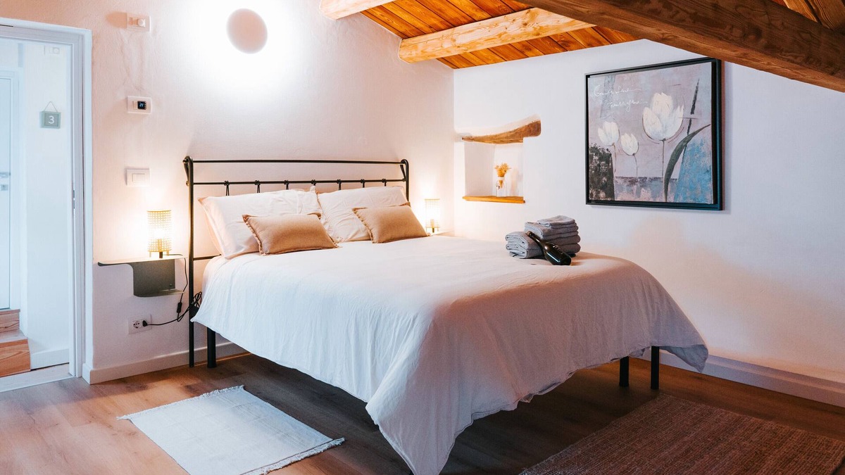 Cison di Valmarino Apartment | Room 'With a View of the Village' with Wi-Fi and Air Conditioning