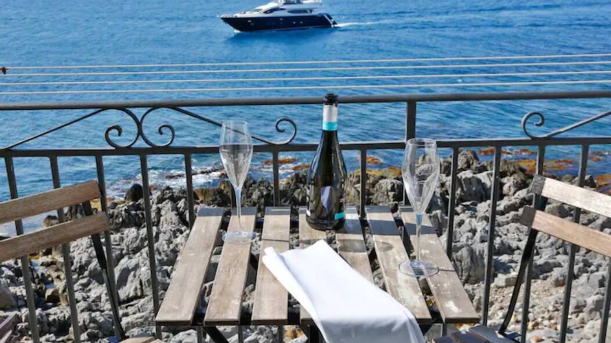 Old Town House | Room with balcony and beautiful sea view in the old town