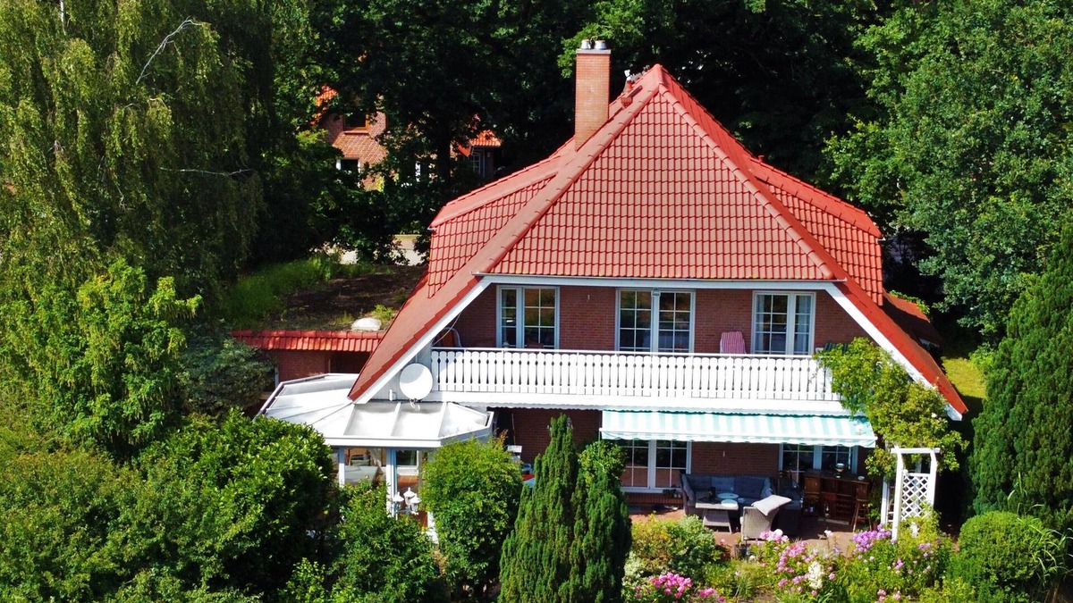 Nahe House | Room with balcony and garden