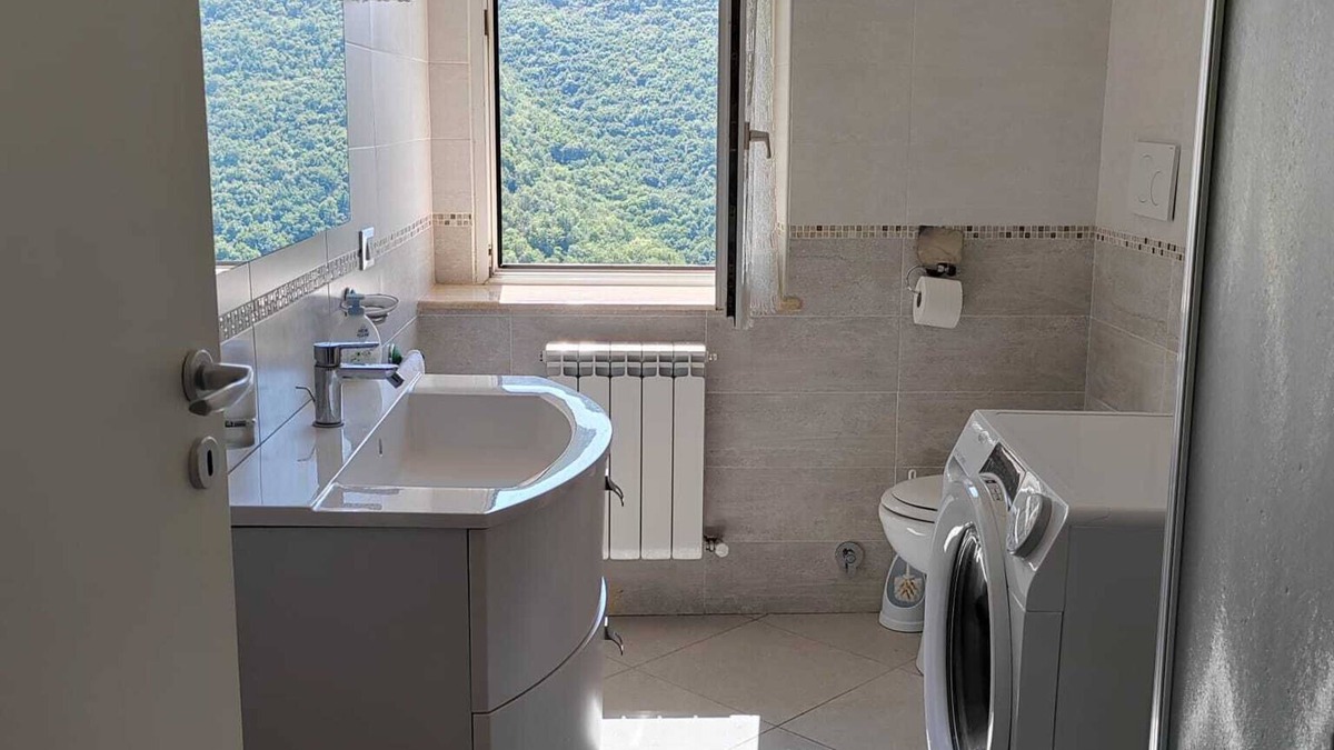 Poggio Bustone Bed & Breakfast | Room with bathroom in Holiday House San Giacomo