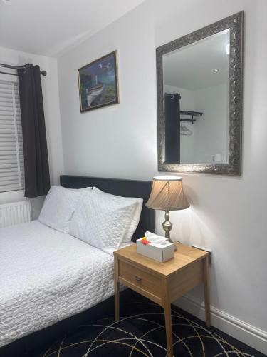Ashford House | Room with en-suite facilities
