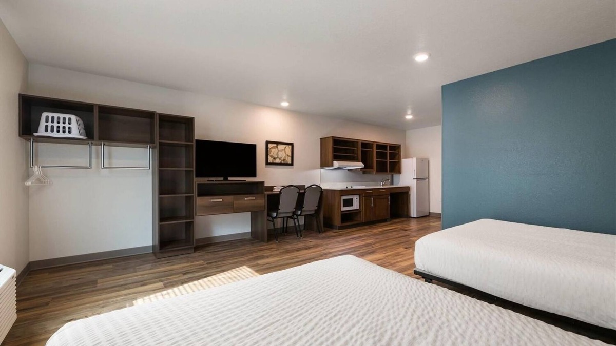Rockledge Hotel | Room with Kitchen Near Cocoa Beach & Kennedy Space Center – Just 14 Miles Awa