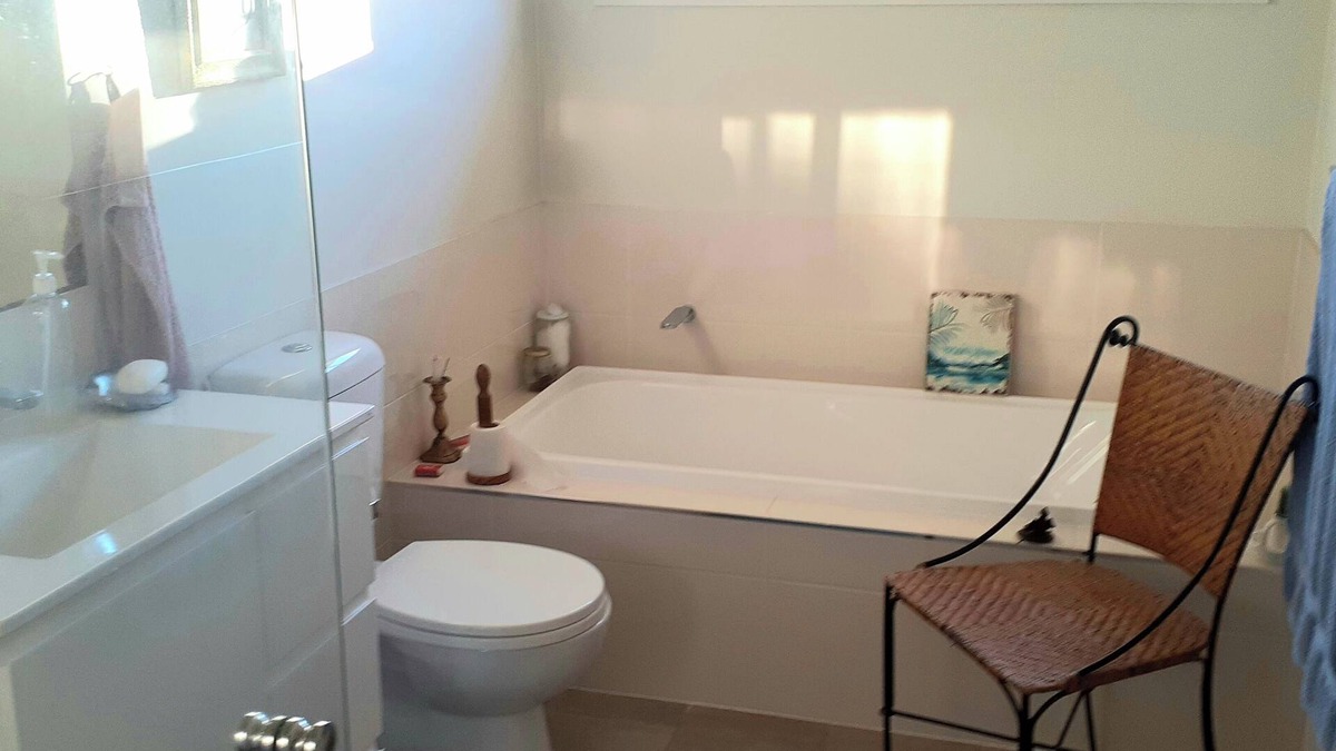 Mullumbimby House | Room with own bathroom innMullumbimby near Byron Bay
