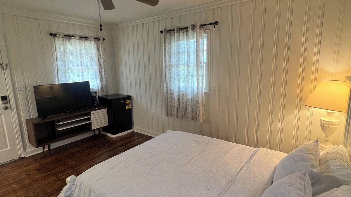 Hardwick House | Room with Pivate Entrance in Milledgeville