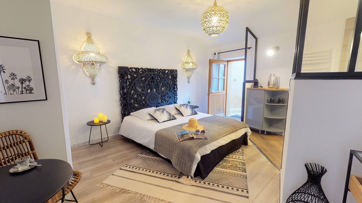 Congenies Bed & Breakfast | Room with private access to Pool-Jacuzzi, Sauna, Billiards tables