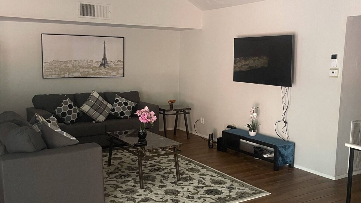 South Arlington House | Room with private bath