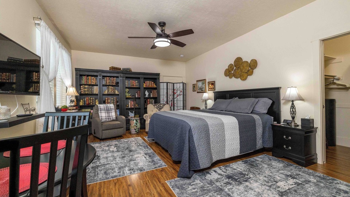 Grantsdale Apartment | Room With Private Entrance & Private Bathroom & W/D