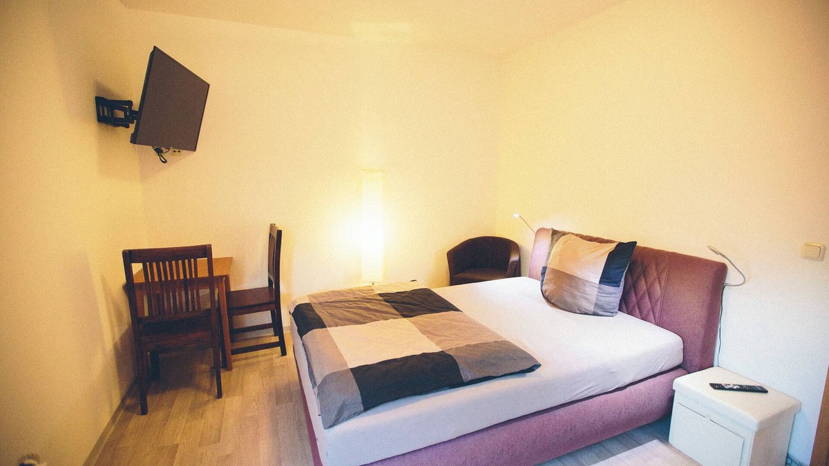 Schwarza Apartment | Room with queen size bed and bathroom, tv, Netflix, wifi