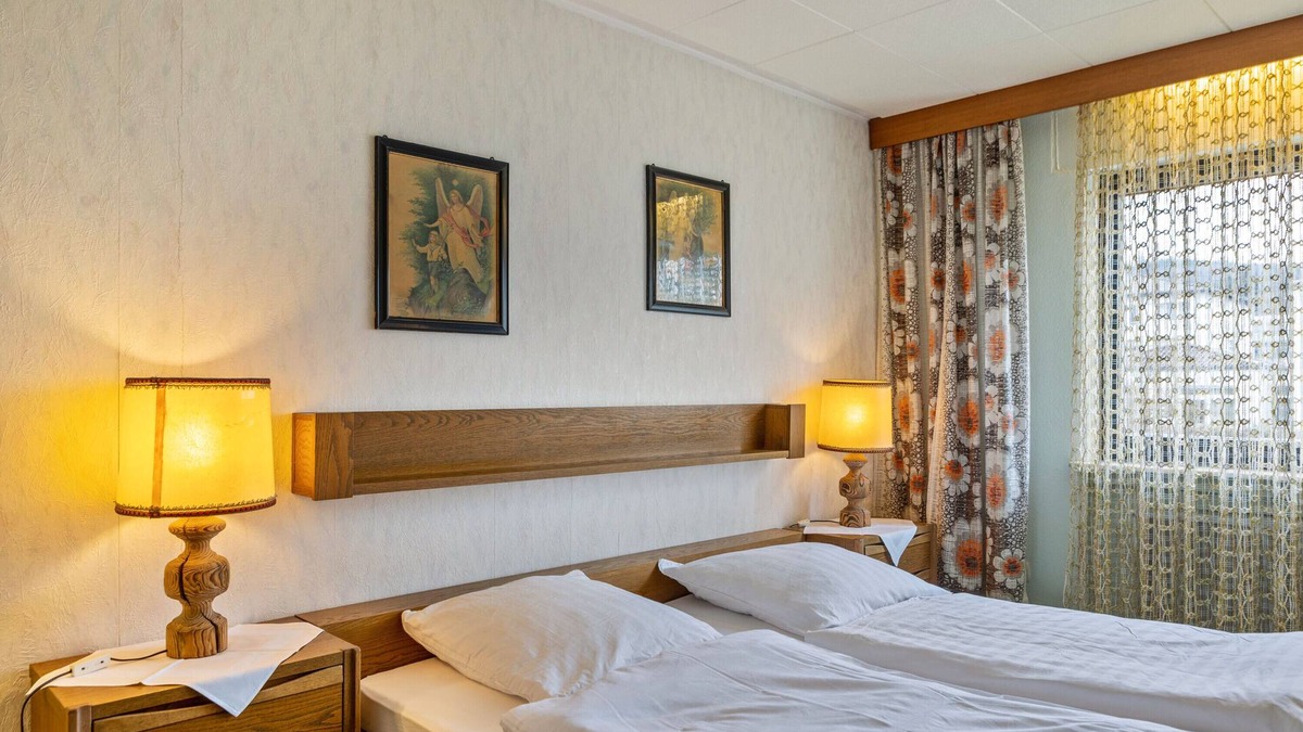 Reinhardshausen Apartment | Room 'Wollmert' with Shared Terrace, Shared Garden and Balcony