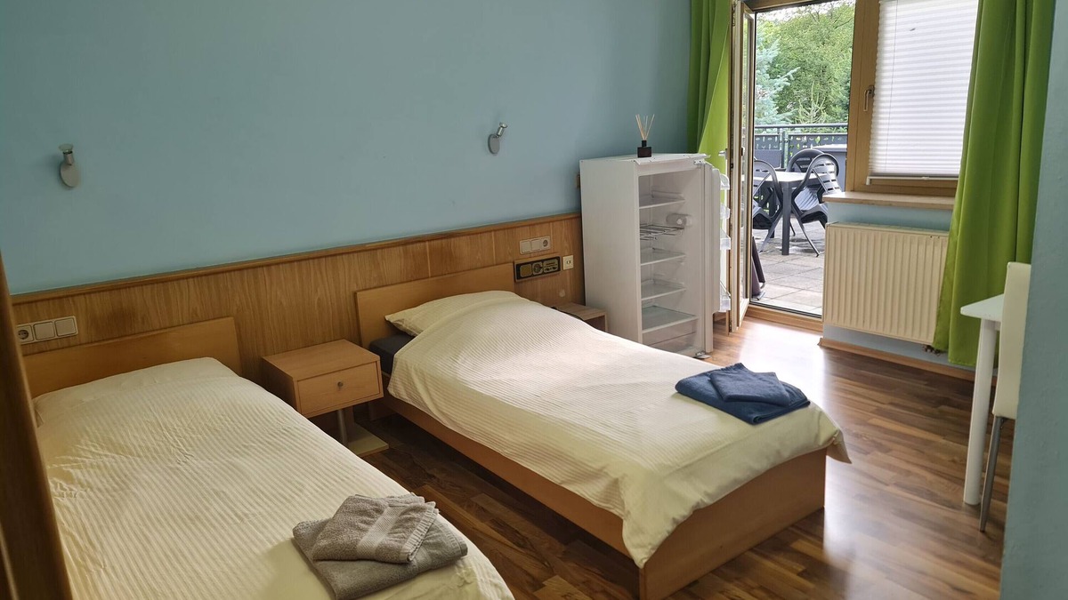 Markt Erlbach Apartment | Room 'Zimmer 16' with Shared Terrace, Shared Garden and Wi-Fi