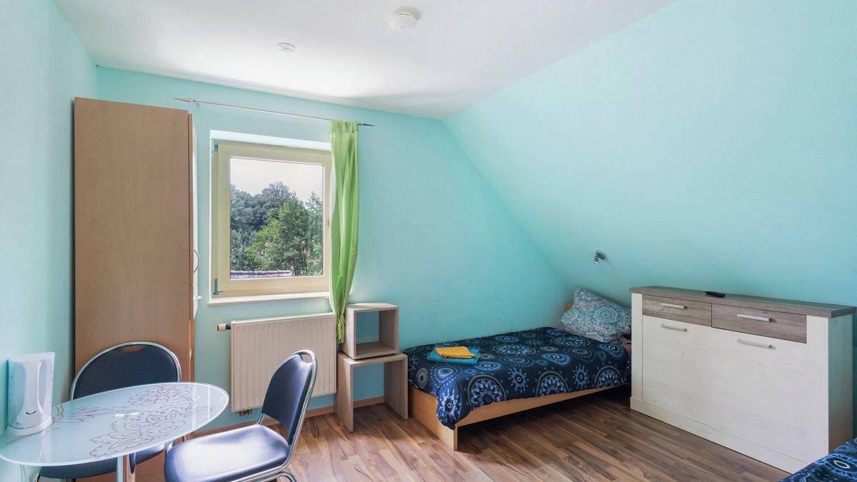 Markt Erlbach Apartment | Room 'Zimmer 20' with Shared Terrace, Shared Garden and Wi-Fi