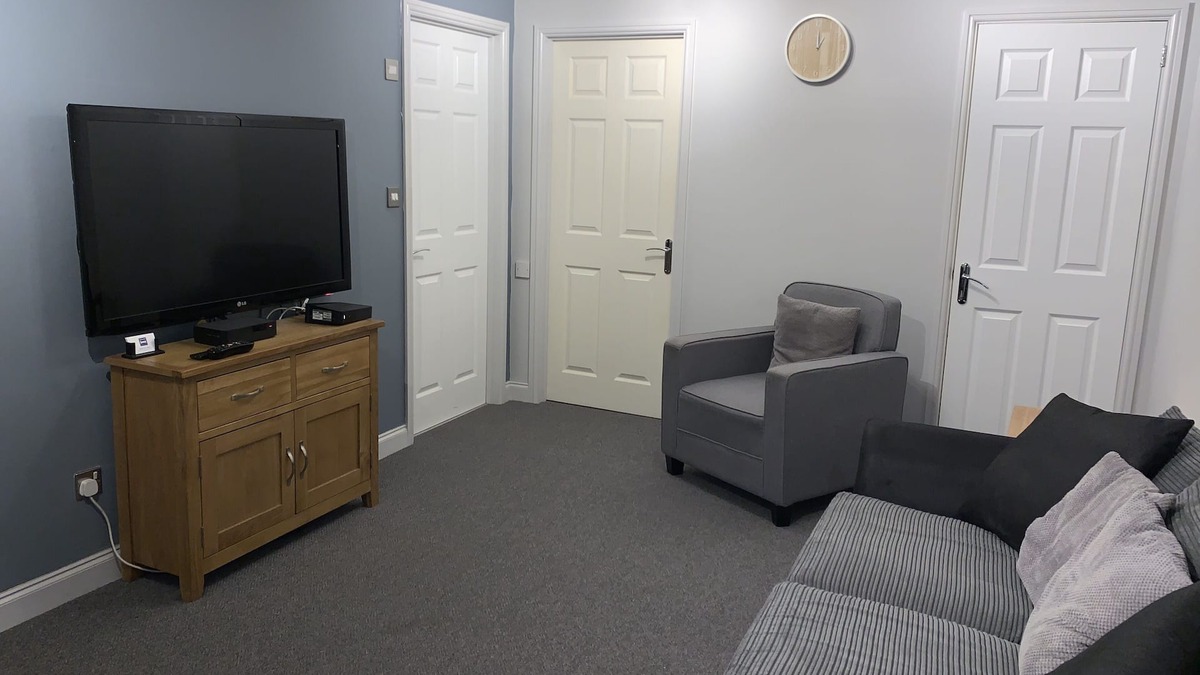 Shirley Apartment | Roomotel - Hamlyn Green - Ground Floor 1 Bed Apartment in Solihull near the NEC