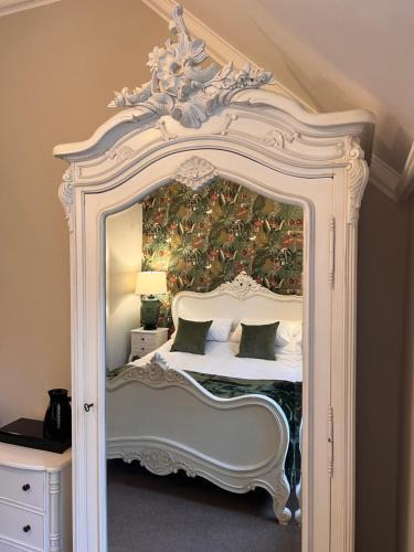 Llandudno Bed & Breakfast | Roomours Hotel with Private Car Park