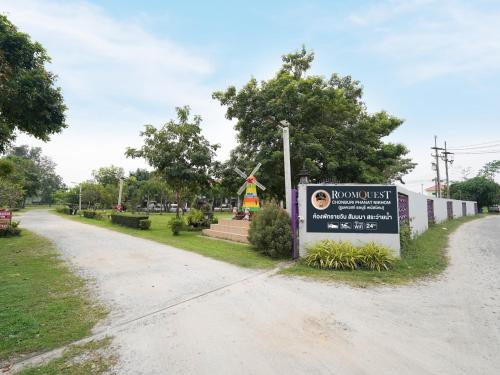 Phanat Nikhom Hotel | RoomQuest Chonburi Phanat Nikhom