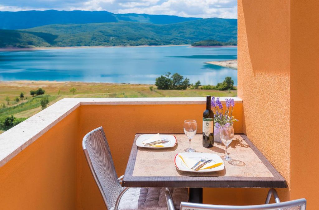 Garjak House | Rooms and Apartments Budiša