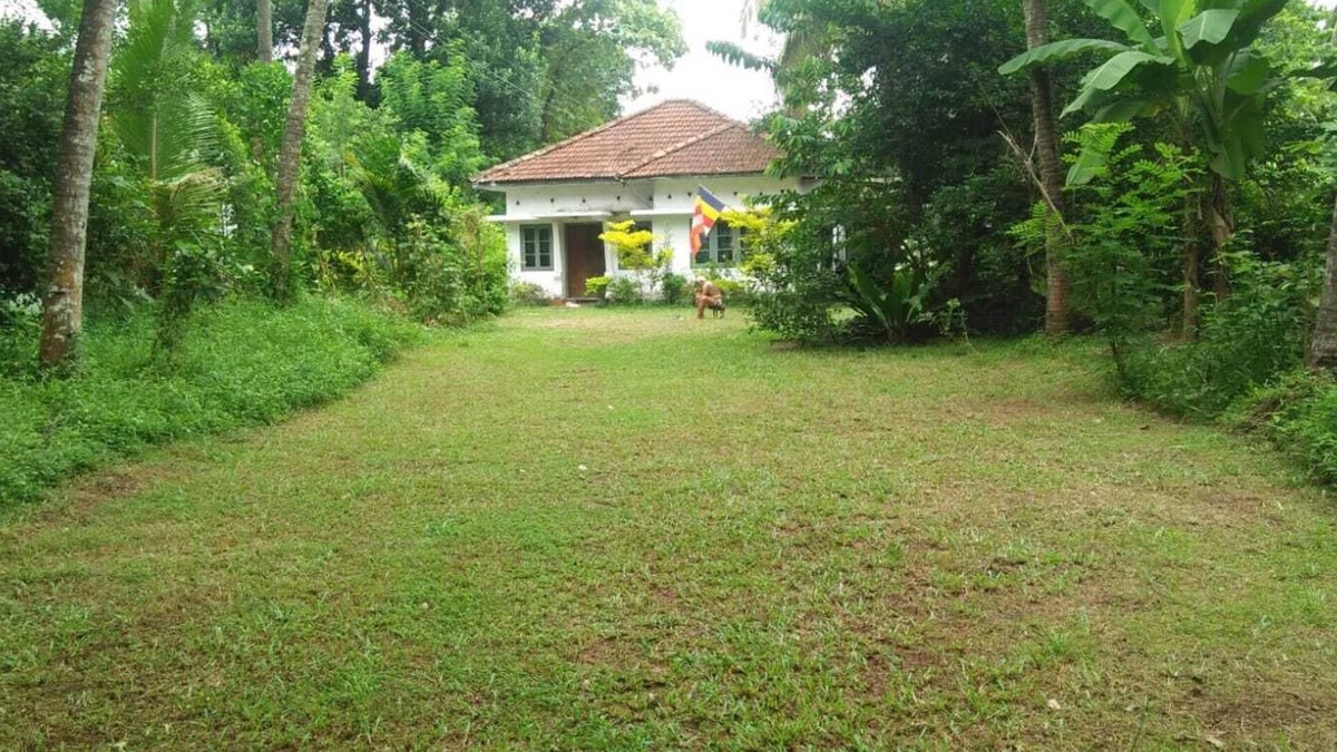Battaramulla House | Rooms at Colombo Sri Lanka. Nearly Sri Lanka Immigration Office, Relway Station