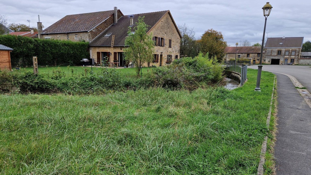 Vendresse Bed & Breakfast | Rooms for rent vendresse region 2 bedrooms upstairs plus a living room ground floor Land,
