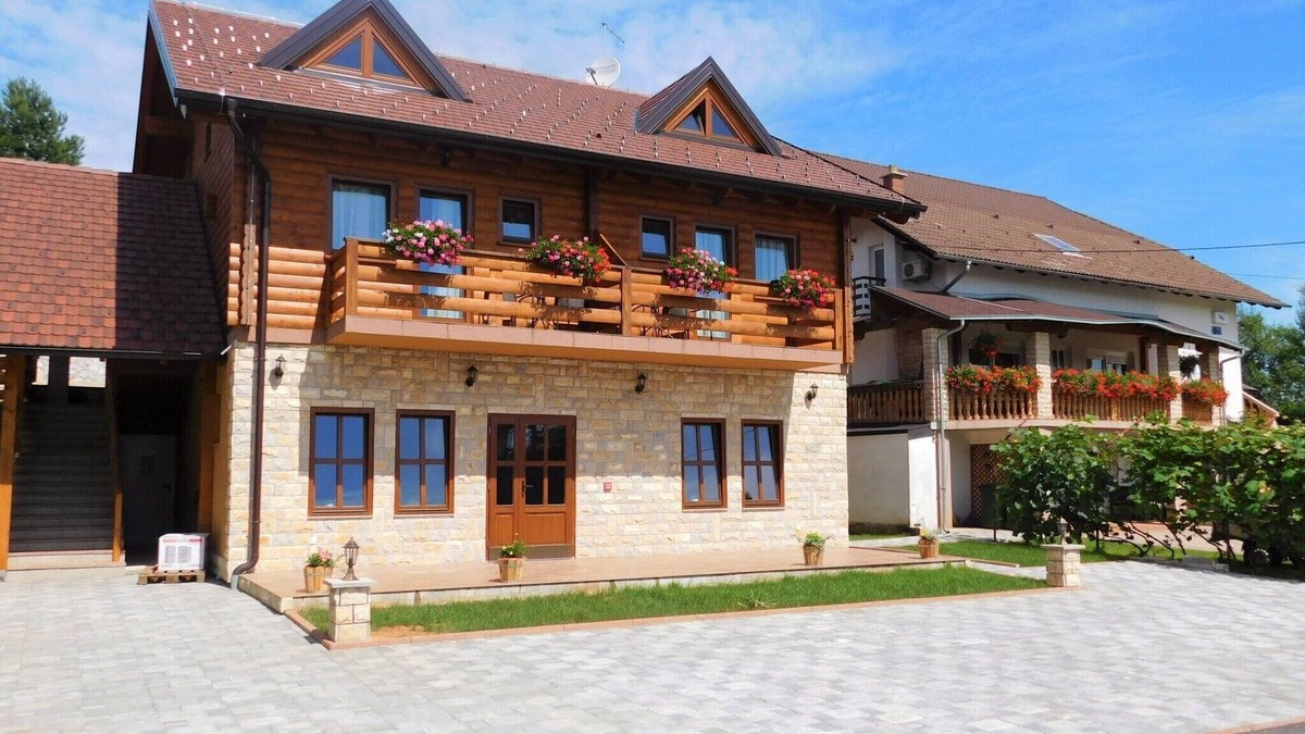 Grabovac Apartment | Rooms Ilija, (15144), Rakovica, Croatia