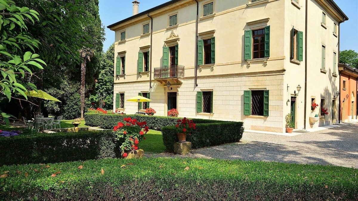 Corrubbio Bed & Breakfast | Rooms in 19th century villa in Valpolicella